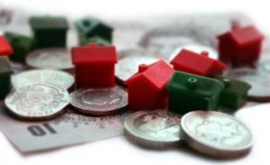 La compraventa de viviendas profundiza su caída hasta el 34,8%